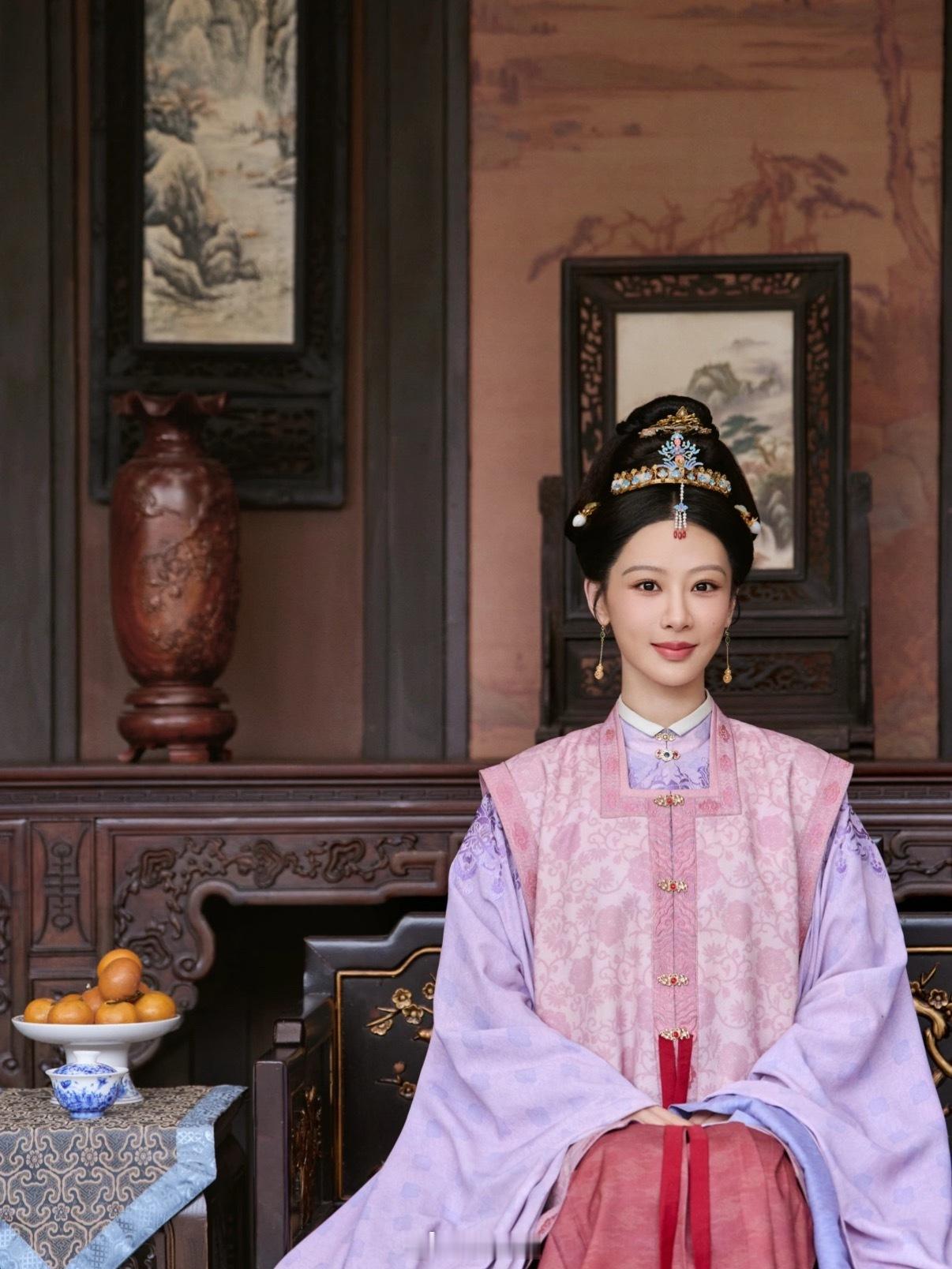 家业全员古装追剧团全员古装造型真的好惊艳，发型服饰细节都超用心，整个人古韵感满满