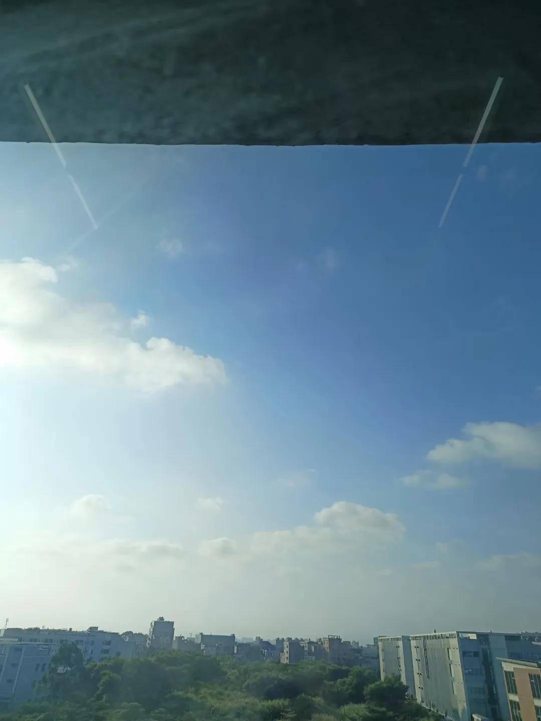 小时候一直很好奇怎么没有王勃的墓，原来王勃的墓在越南，被美国炸得尸骨无存，一生未