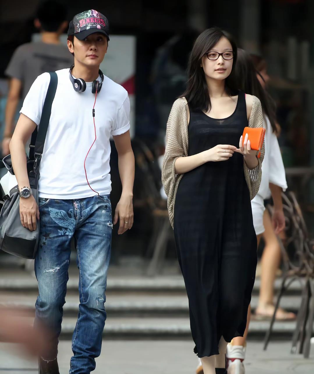 考古到冯绍峰和倪妮旧照，那时的他们俊男美女，年少的爱情，都很纯粹深刻的吧！现在