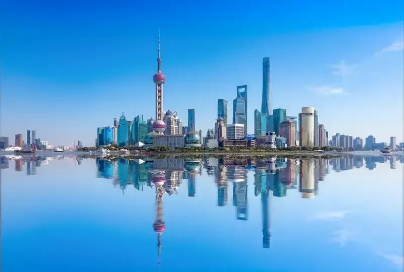 上海退休老哥拿9000块退休金，两口子常跑芜湖，回回都要算笔账。菜价肉价两边差