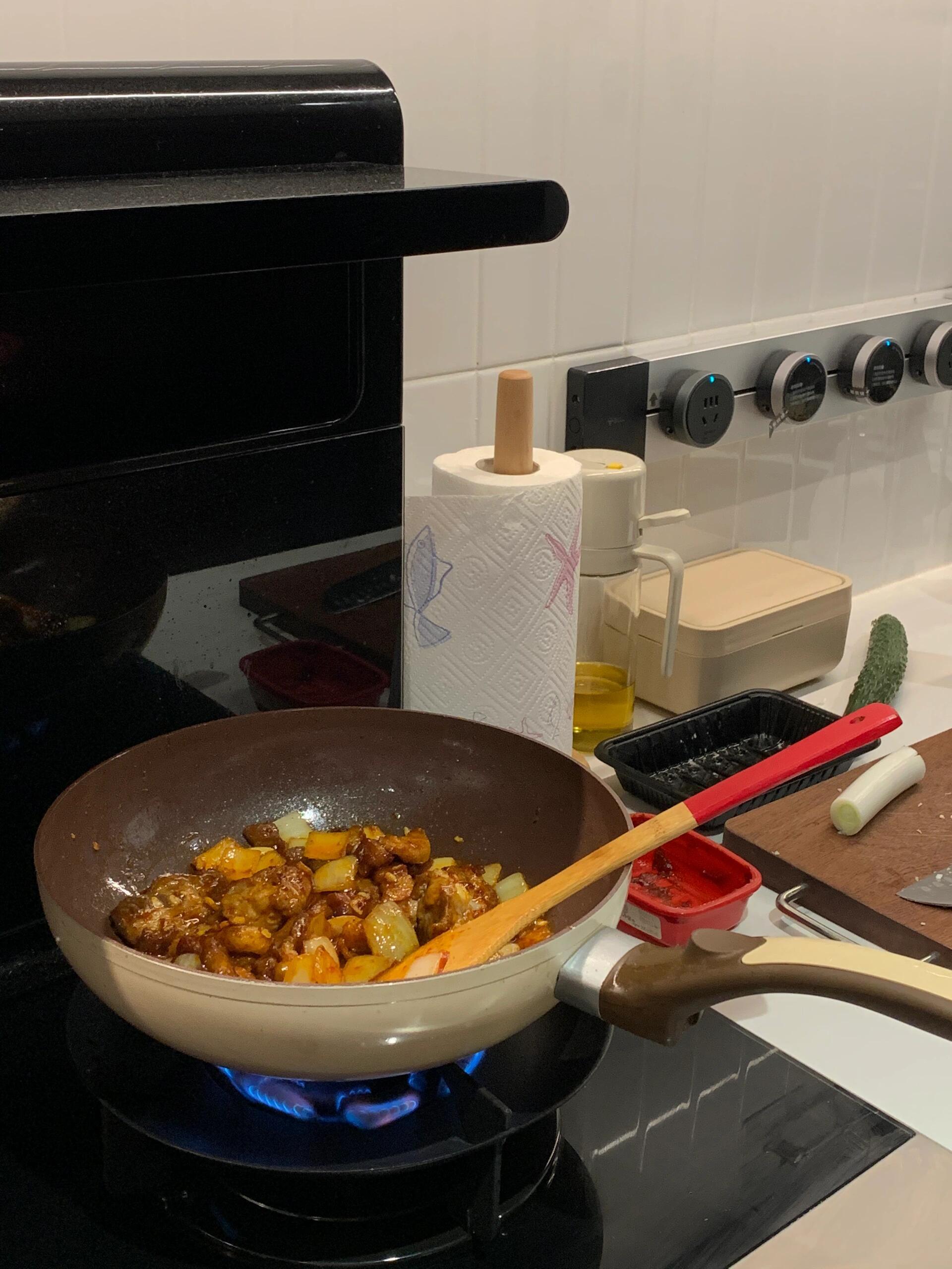 再坚持一天就放假了🤛下班后骑上我的自行车🚲晃悠到超市填充一下家里的冰箱真