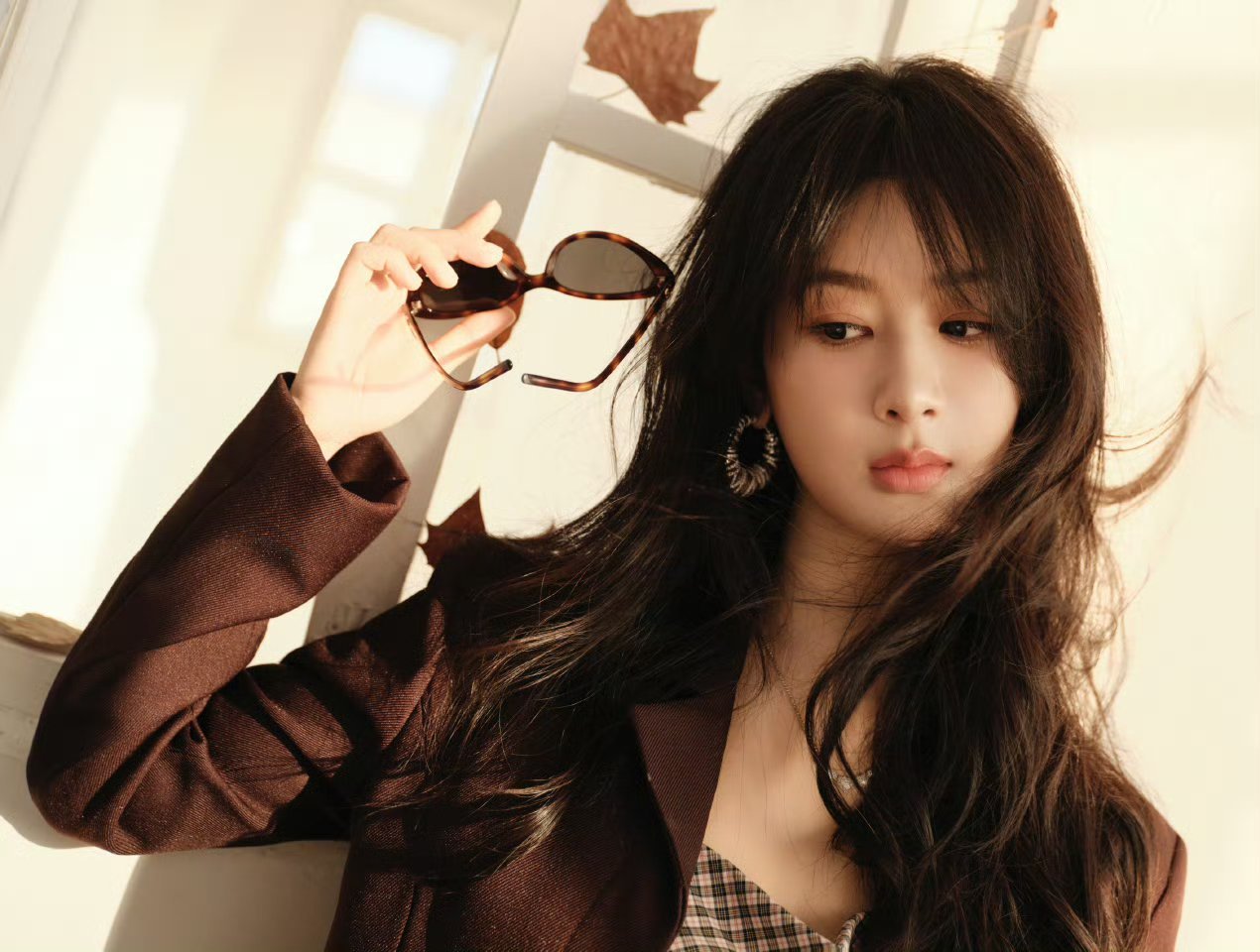 杨紫直播造型出图了！杨紫说圣诞节在组里过了，那就期待杨紫新剧玉兰花开君再来啦