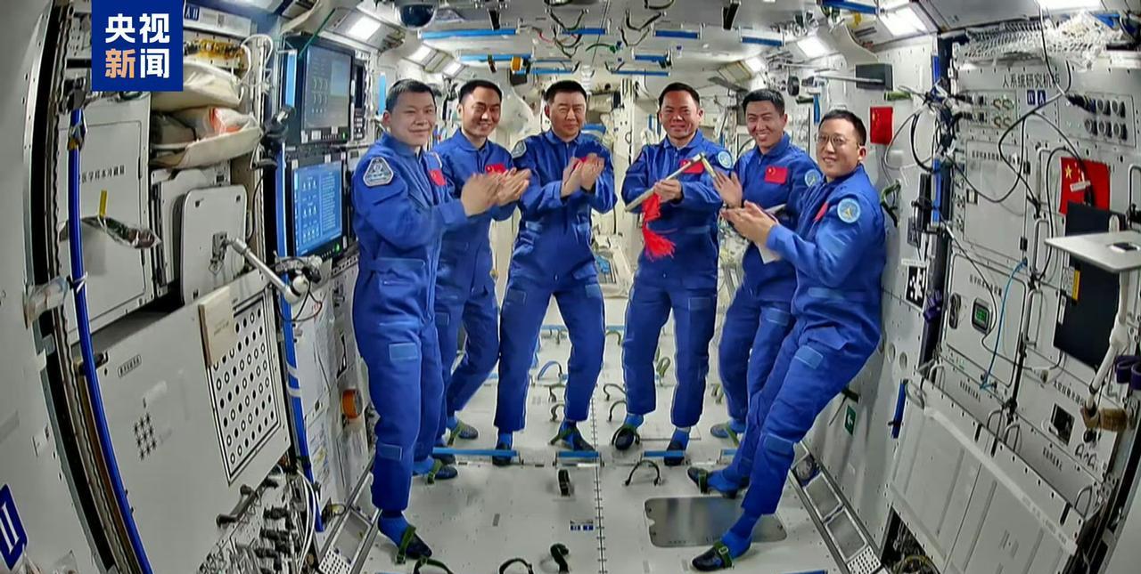 神舟二十号和二十一号两个乘组已经在空间站9天，这是空间站建站以来，6名航天员同时