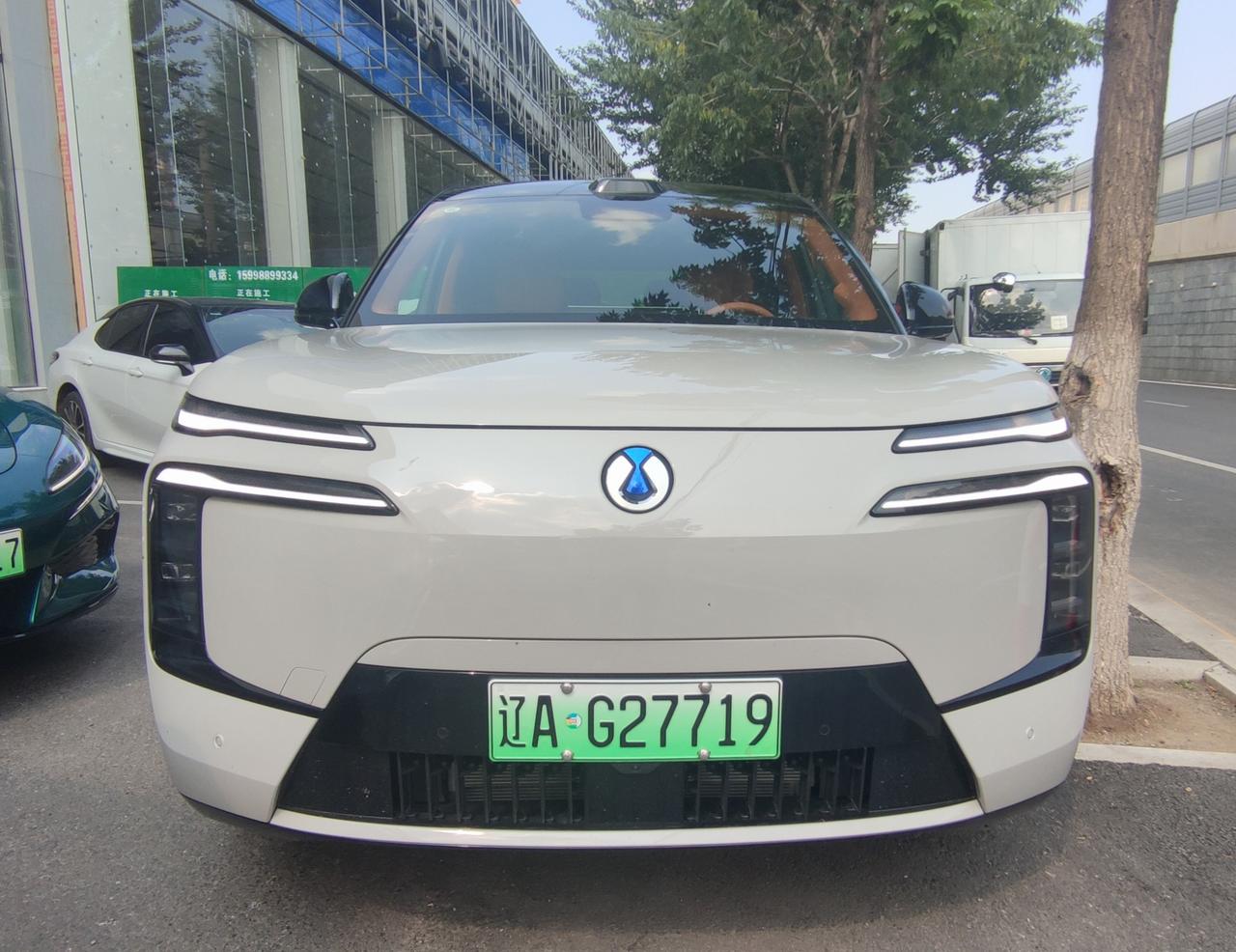 全新《腾势N8L》闪充版上市比亚迪腾势汽车旗下，一款高端豪华SUV腾势N8