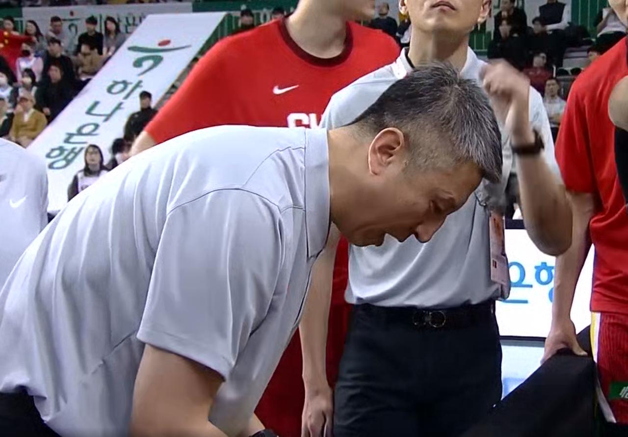 开会2小时，郭士强的谈话内容曝光！男篮世界杯亚洲区预选赛，中国男篮以76-90