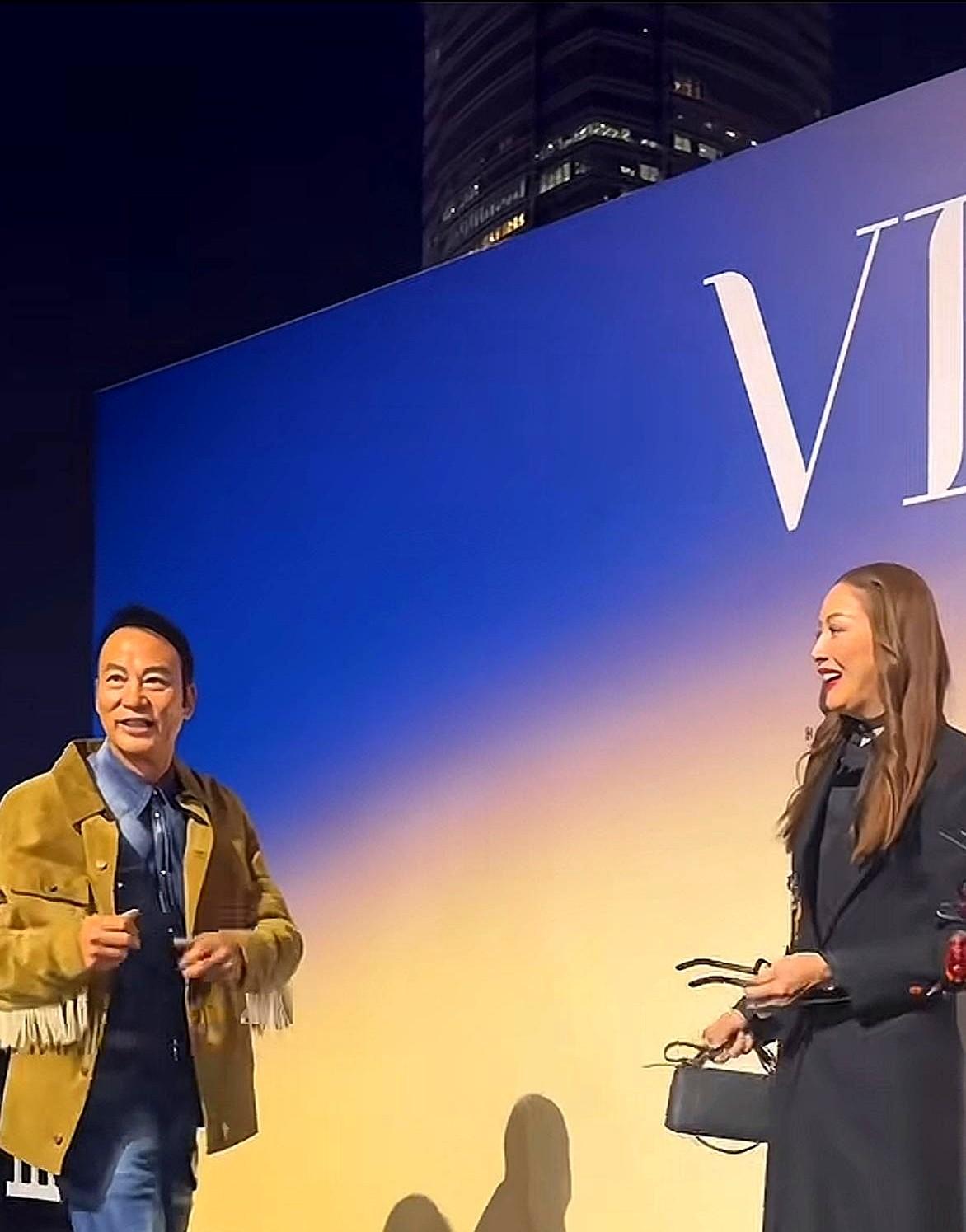 任达华这一摔给所有男人提个醒。快70岁的人在台上摔倒，他起身比好多小伙子都利索