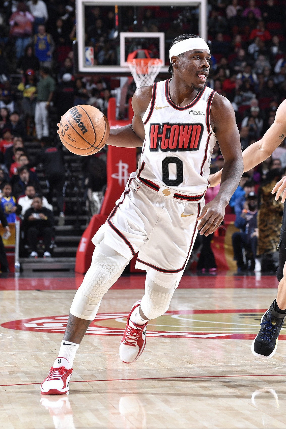 伊森下一场比赛还有没有机会出场呢？答案是肯定的，他毕竟是火箭队的主要轮换和锋线的