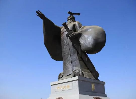 汉武帝晚年的致命失误！一场巫蛊之乱，牵连上万人，皇后卫子夫自杀，太子满门被杀，看