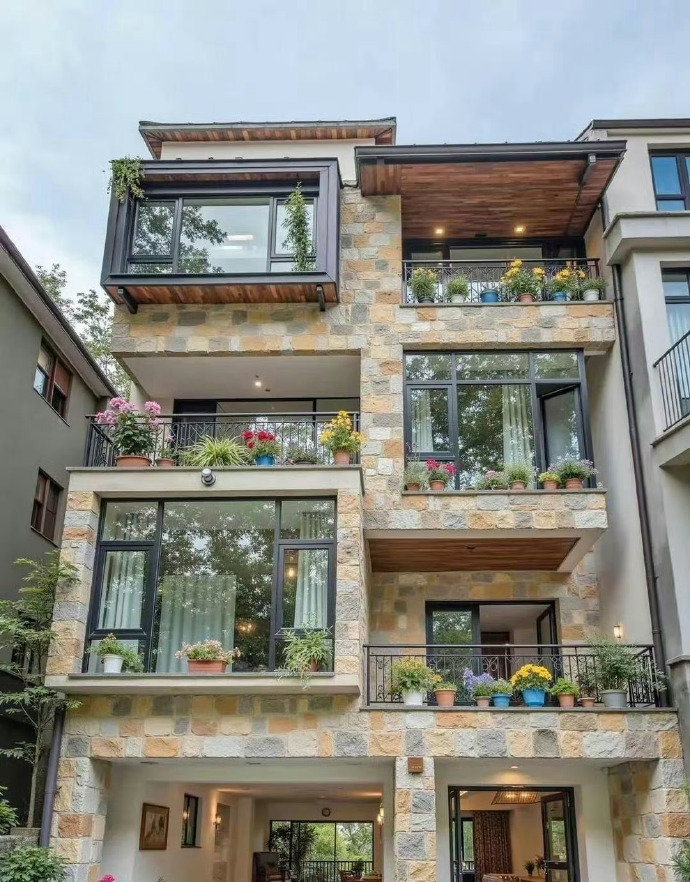 如果这两栋房子可以送给你住，你会选择住哪栋？