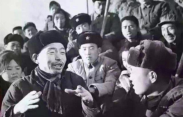 1957年，北京饭店一个服务员收到彭德怀亲笔信时，正握着拖把擦拭大理石台阶，谁也