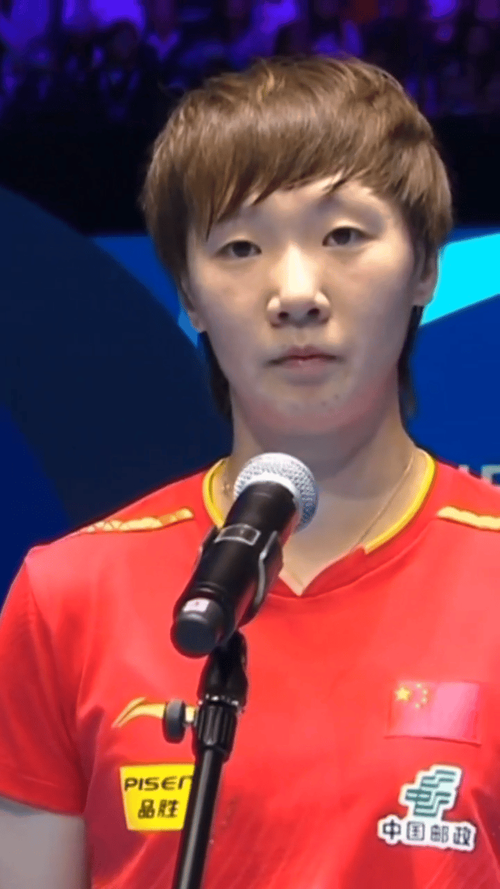 等你们喊完我再说！我的心被满场喊声击碎了，王曼昱却一言不发、眼神坚定让人动容！