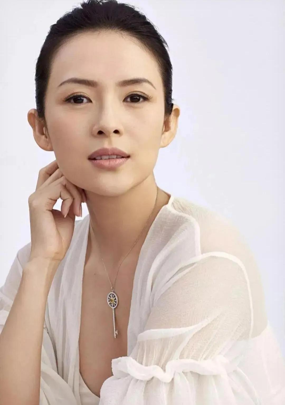 章子怡富豪前男友Vivi现状：光头白胡子像80岁，分手15年依然潇洒娱乐明星