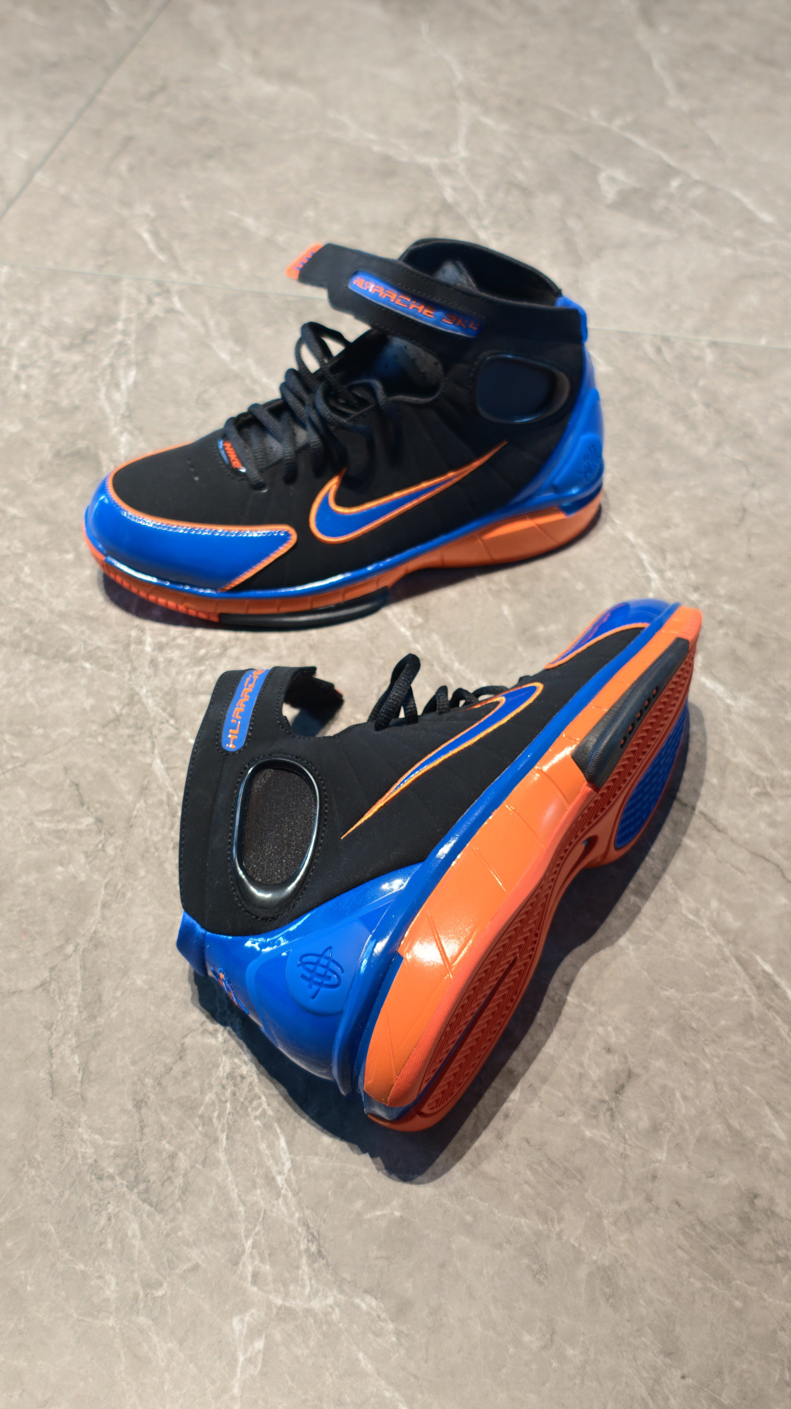 HUARACHE2k4，04年差点作为科比离开阿迪后的签名鞋之一。整个大底的发
