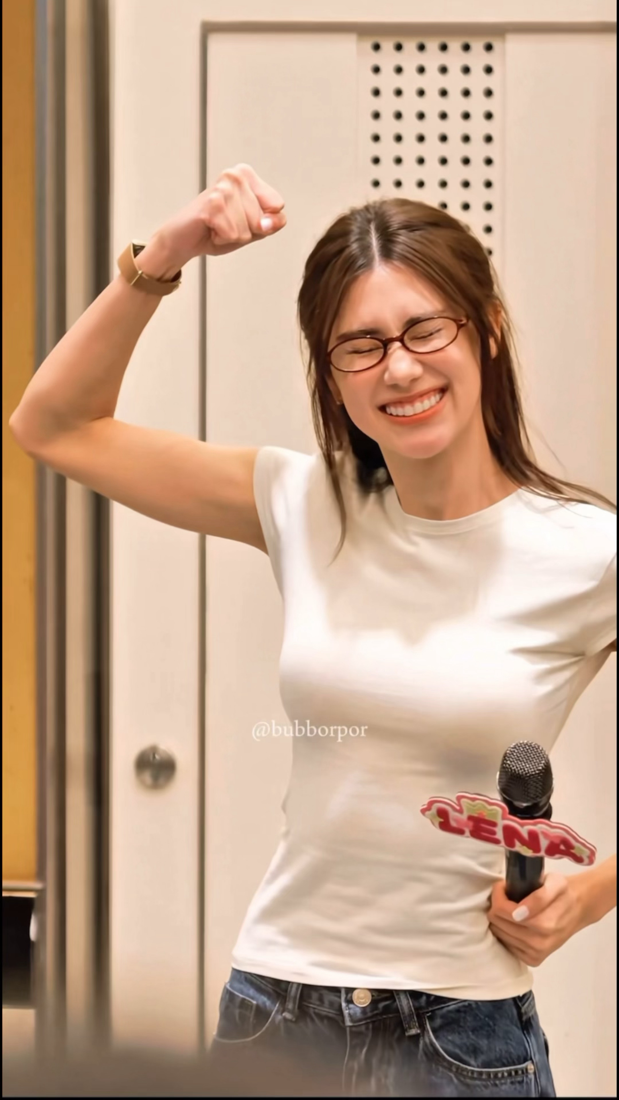 怎么会有亲肌肉亲的这么萌的人。。​​​