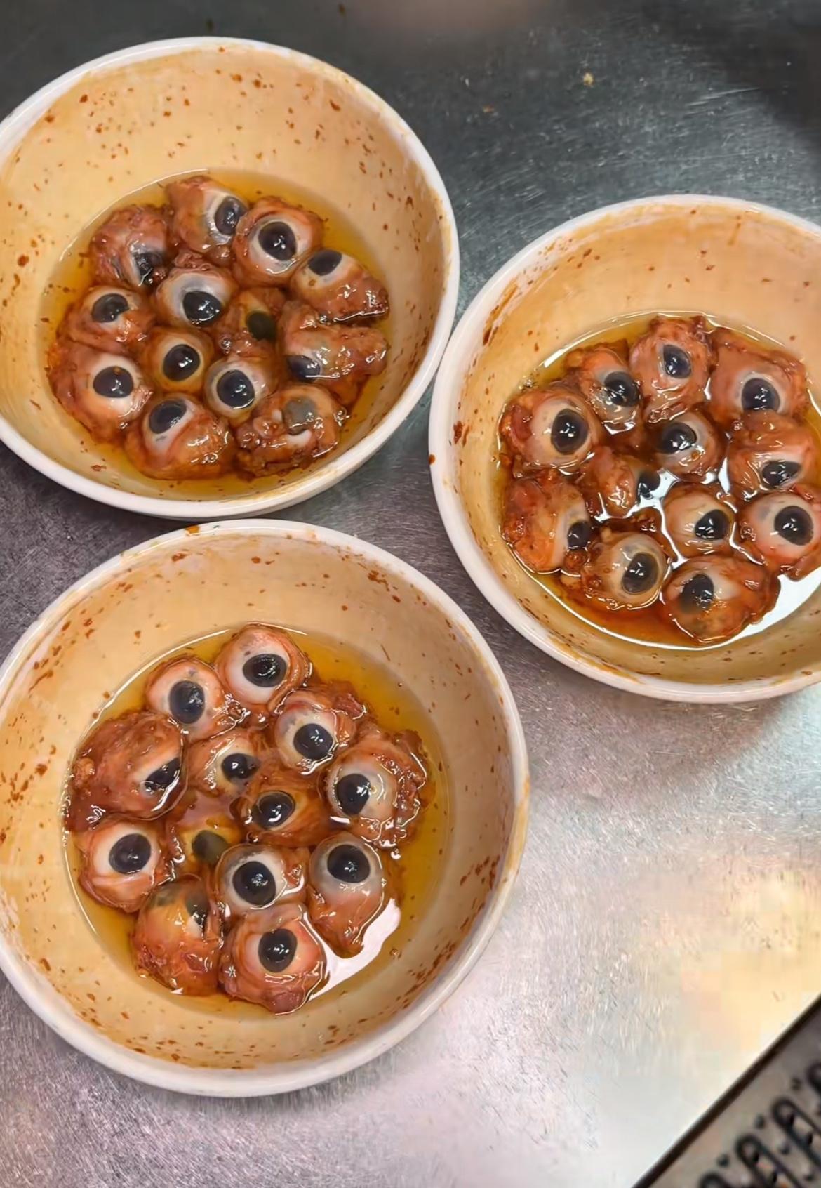 马蹄声声踏春来，元宵佳节闹花灯。吃一口汤圆，团团圆圆；走一步坦途，一马当先。祝你