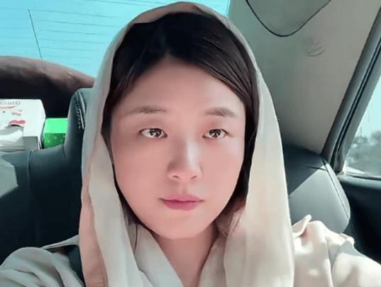 伊：帮忙吧！我们快撑不住了。中：啥事？伊：那边又开始轰炸了，我们这边住着你