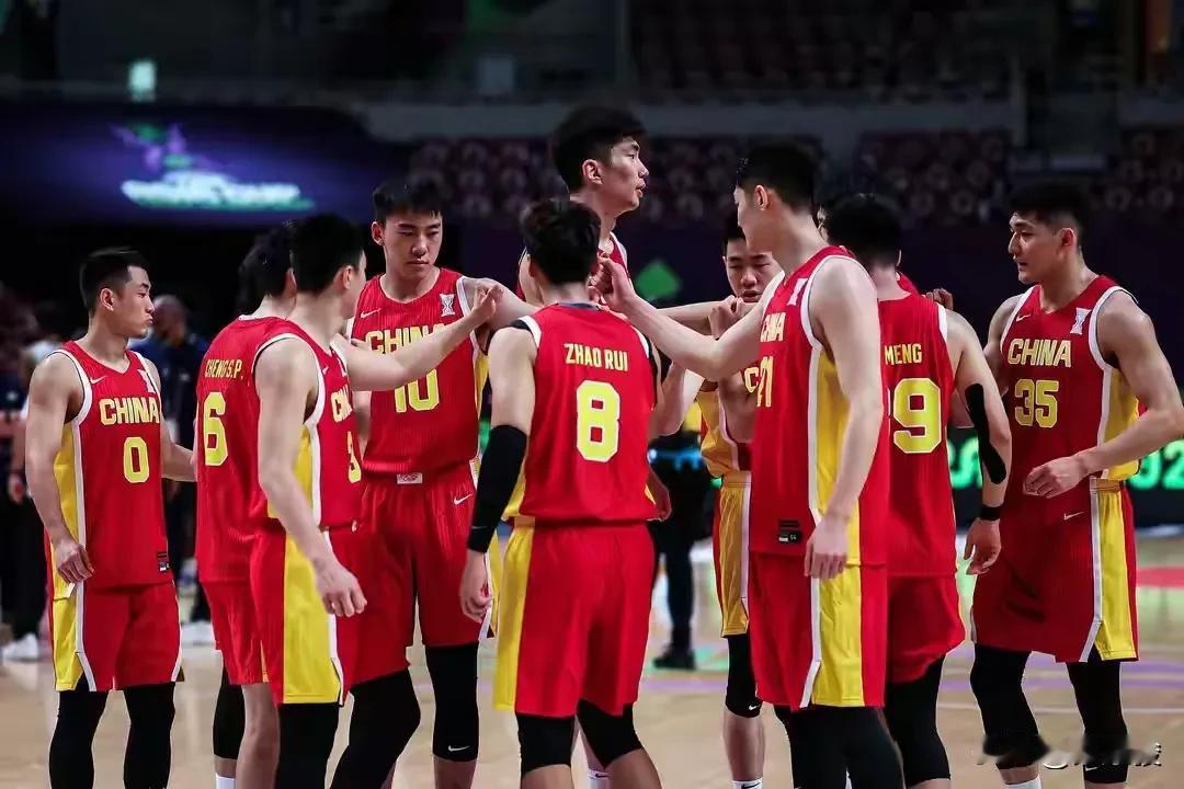中国男篮89-90一分之差负于澳大利亚队，获得亚洲杯亚军。中国队最后差点绝杀对手