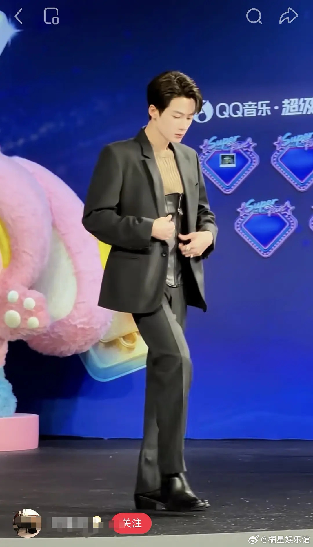 越掩饰不在意越显得刻意