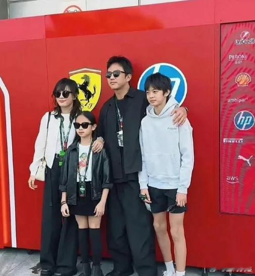 孙俪儿子画个妆直接能演甄嬛了看完孙俪儿子的照片，终于懂什么叫“刻在DNA里的美貌