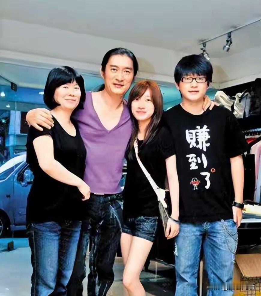 儿子结婚，黄安竟然没有出席！当年凭《新鸳鸯蝴蝶梦》爆火的歌手黄安，2023