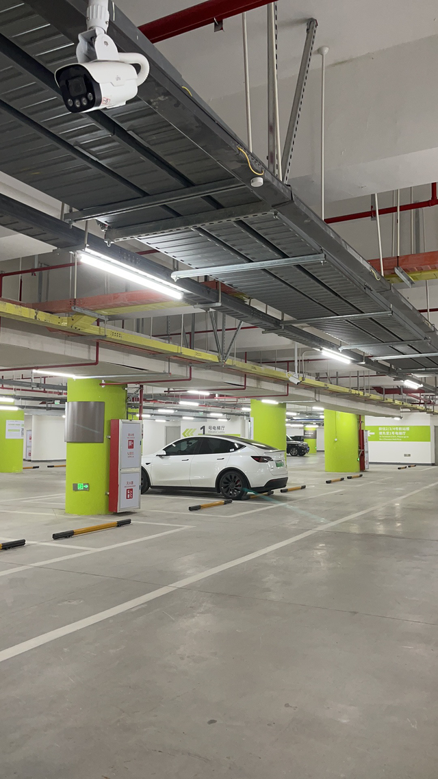 特斯拉modelyp九千公里分享帖1️⃣水泵换过一次，驾驶室异响。很吵闹的蜂鸣