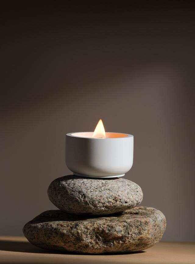 母亲当初帮了大妈很多忙，到头来却被辜负，这一直是母亲心中的隐痛，至死没释怀。一