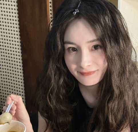 我对你的爱意泛滥四起，赤诚热烈而长久