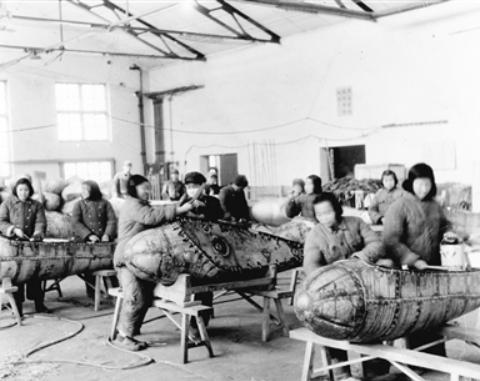 1950年，苏联援助的100架飞机到了，刘亚楼突然发现：“没有副油箱！”去找苏联