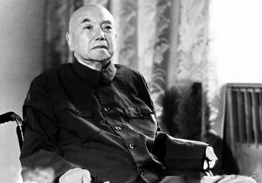 关于55年大授衔，坊间有‘粟裕镇大将，萧克镇上将’的说法。今天我们来探讨下：‘萧