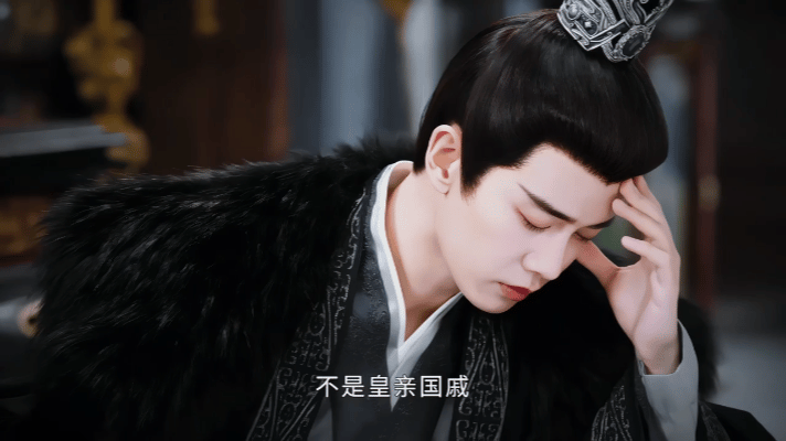 任嘉伦演的皇帝萧焕一秒钟眼神从惺忪切换到凌厉，他一抬眉眼，上位者的气势瞬间拉满，