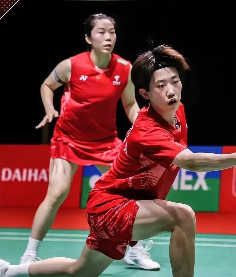 凡贤组合太给力！2025年中国羽毛球公开赛刚刚结束了一场女双半决赛。国羽组合