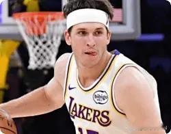 里夫斯受伤后，谁的机会来了？湖人会连胜还是连败？1、老詹机会来了！[捂脸哭][