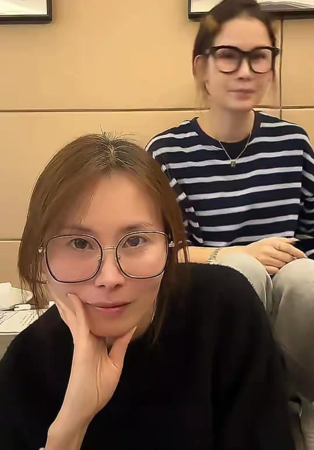 瑾汐回贵州了，不打算做两个姐姐的流量“工具人”。果然被送出去的女儿和自己养大