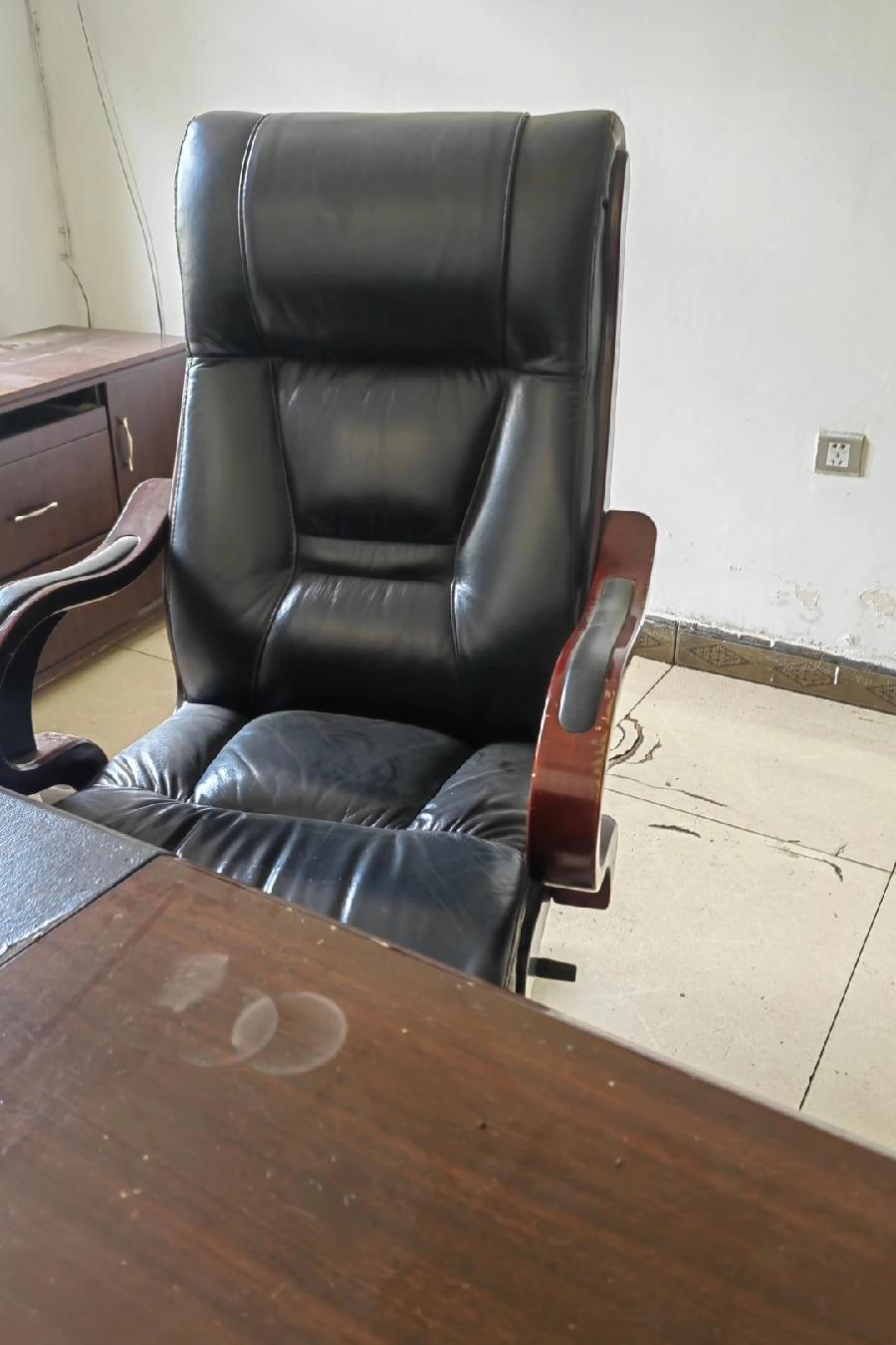 真的是人走茶凉呀！我单位的老科长上个月得了脑干出血去世了，这两天上级让他的徒弟