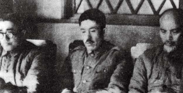 <em>范汉杰</em>黄埔一期毕业后，官运一直亨通，蒋还特地送<em>范汉杰</em>去德国学过军事。抗战期间，范