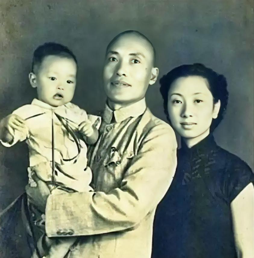 1936年，一名国民党中将跟随红军走完长征，谁知等到了延安，毛主席却对他挥了挥手