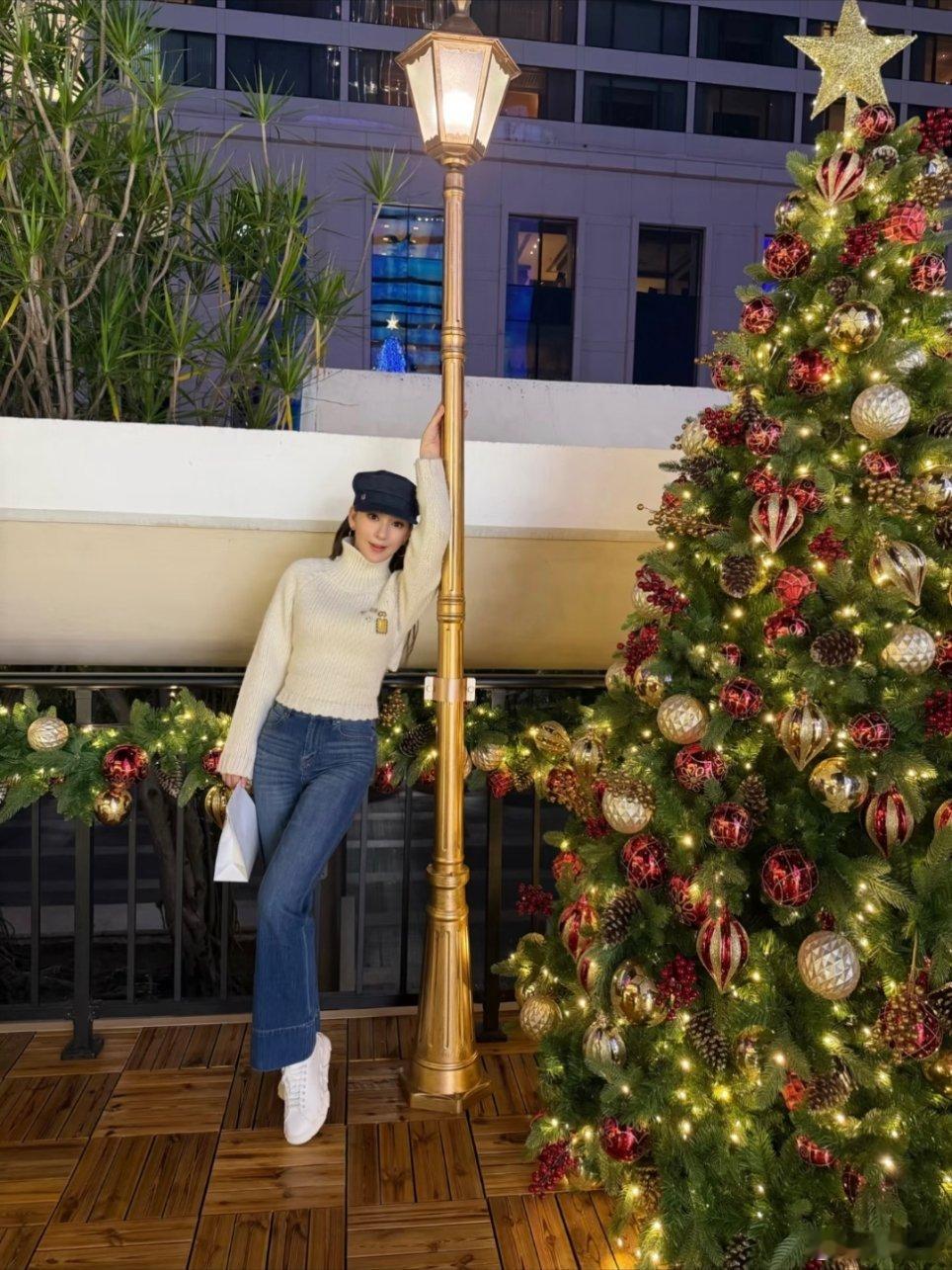 郭富城老婆出月子了方媛出月子晒自拍这身材真的是生了三个孩子吗皮肤状态也太好了吧