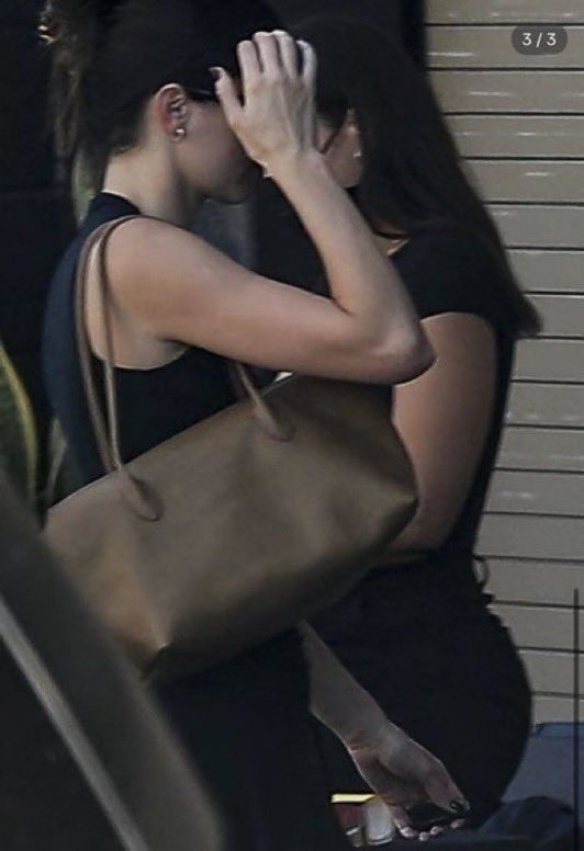 我真的以为是肯豆怀孕了，但不是，原来是凯莉的皮鼓😶​​​