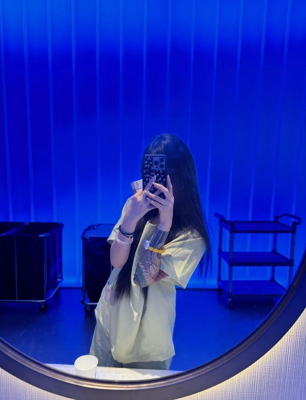 你出轨一次我会放你一马出轨两次我会放你一马出轨三次我会放你一马但是你记住我是放马