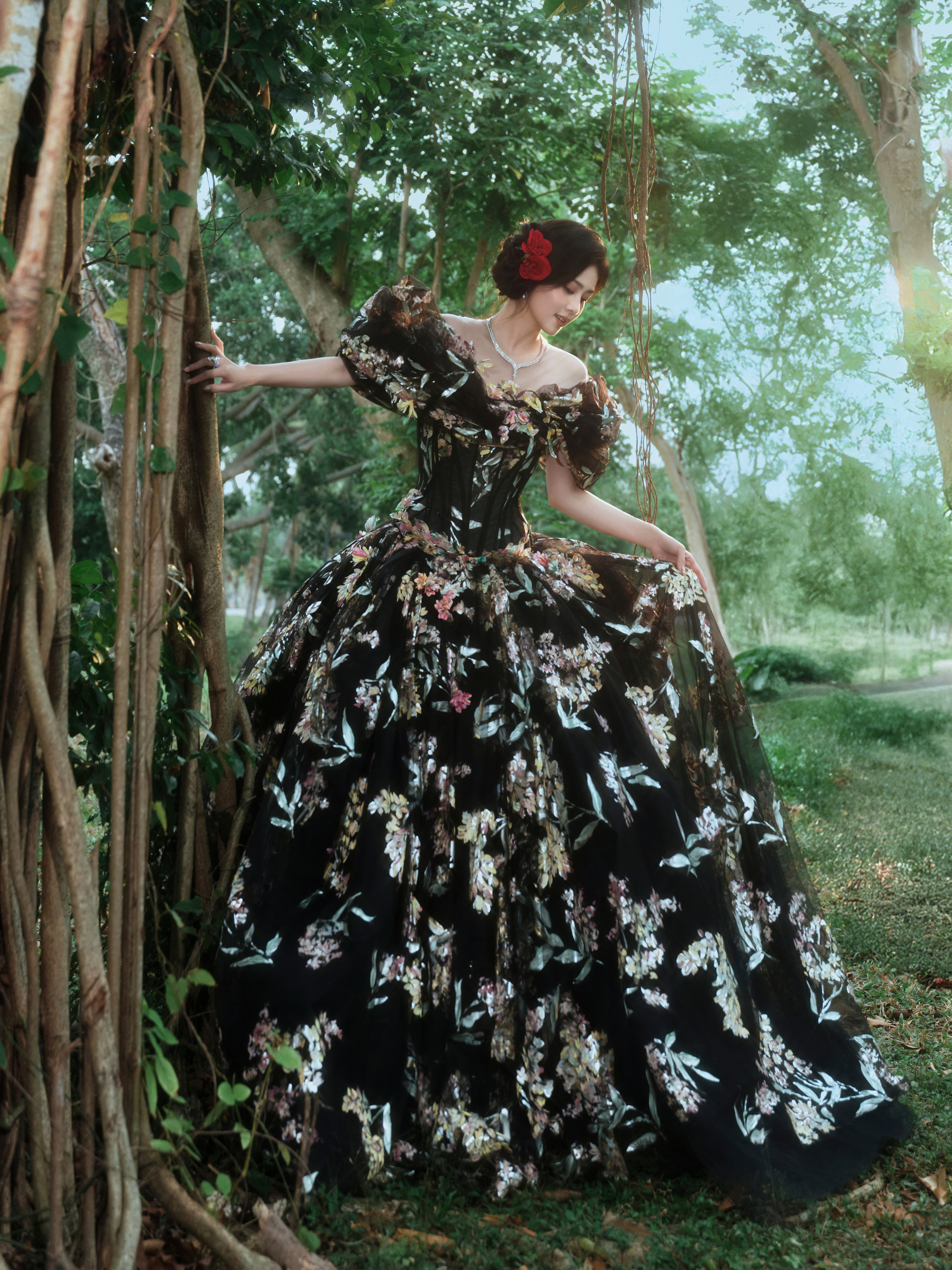 白鹿这套暗夜公主礼服的裙摆比星光大赏红毯都宽了吧。