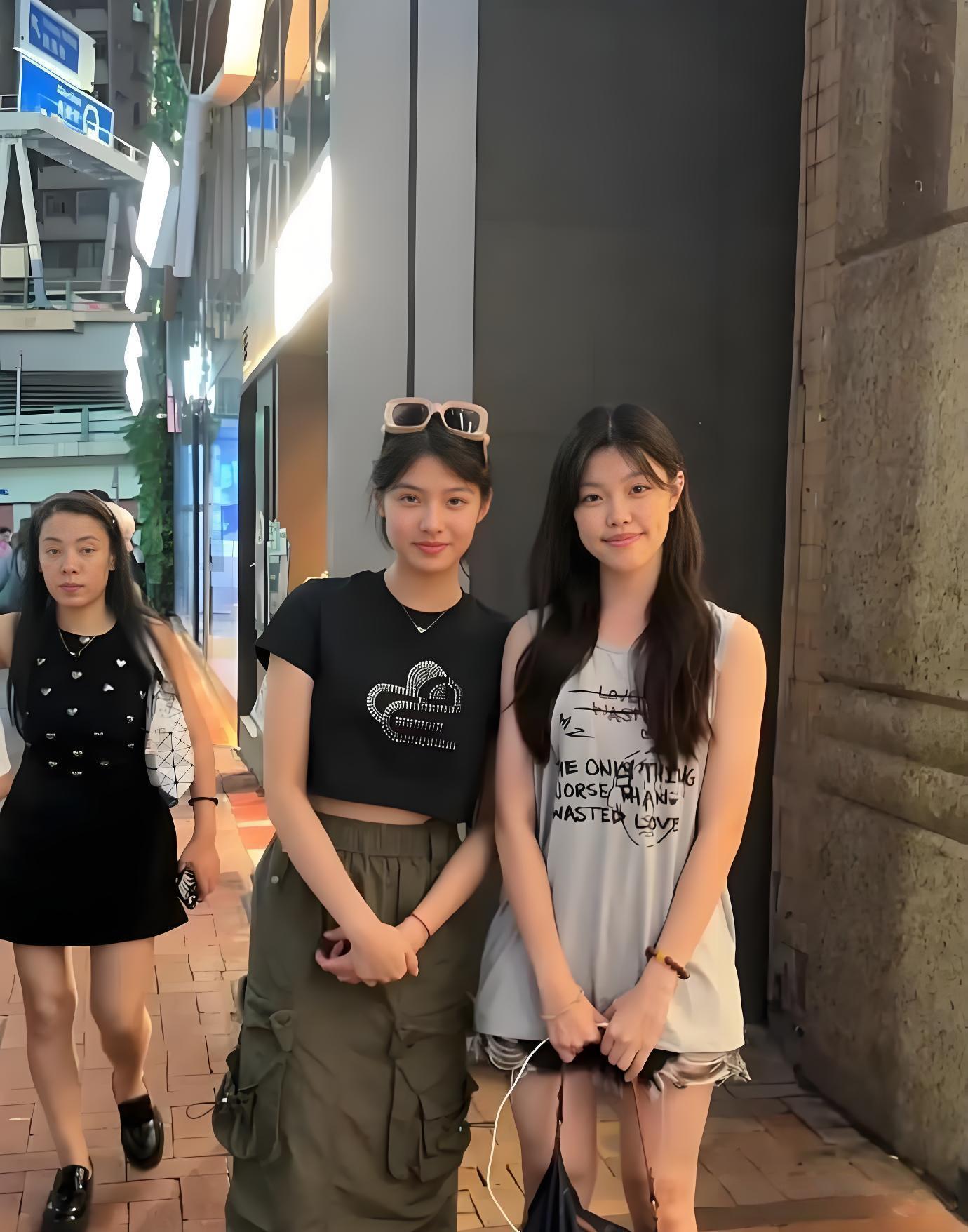 恕我直言，一时竟分不清谁是素人，谁是明星