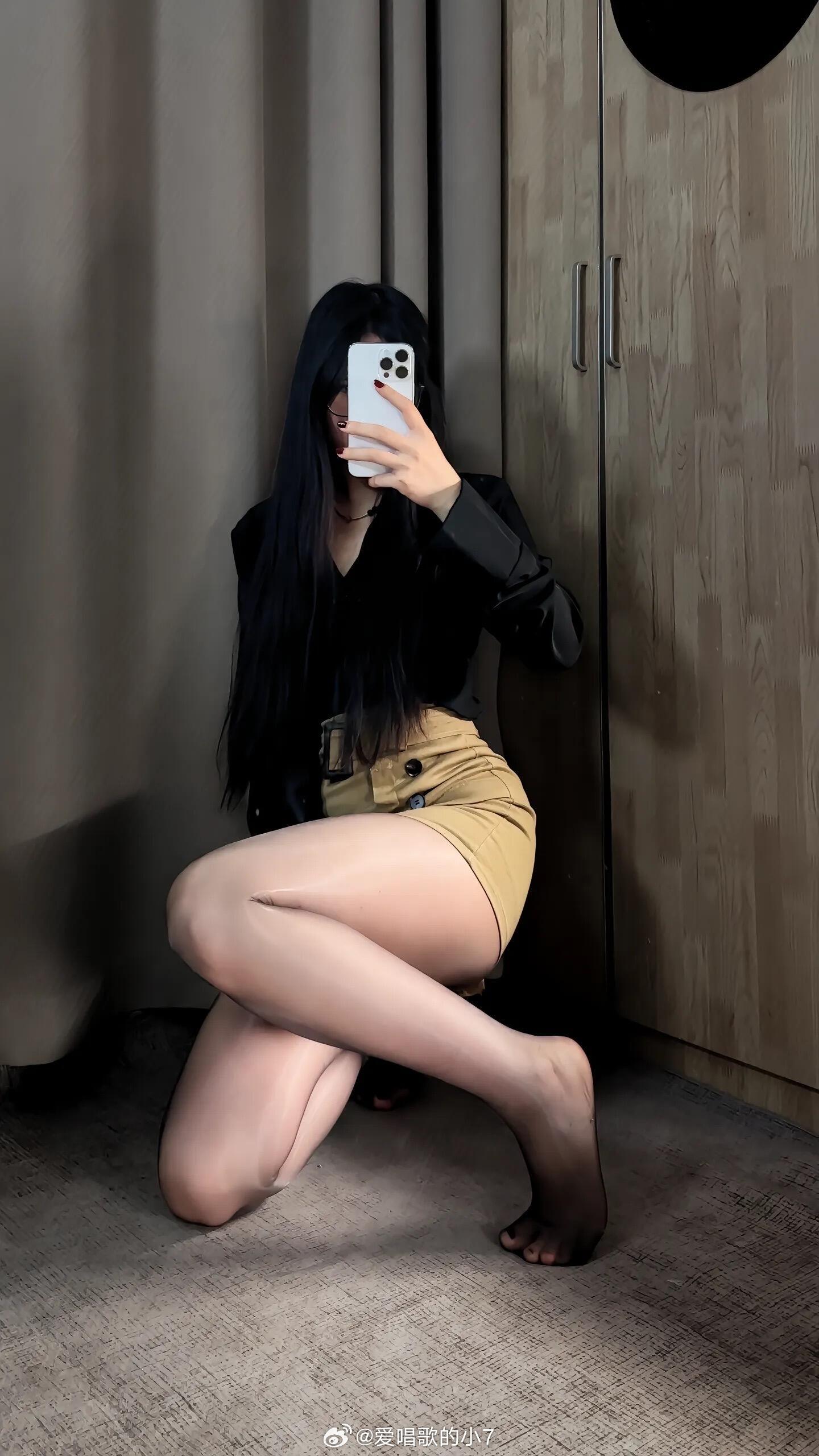 油亮黑丝封神永不过时的氛围感天花板这条黑丝我太爱了水光感透肤自带磨皮滤镜