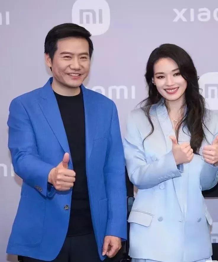 雷军这个人，真的不能细看，越仔细琢磨越会发现，他长着一张让人打心底里放心的老实人