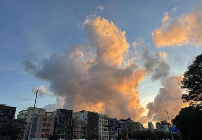 一万元人民币在各个国家能活多久？1、在美国，一万块，估计能活50天2、在英国