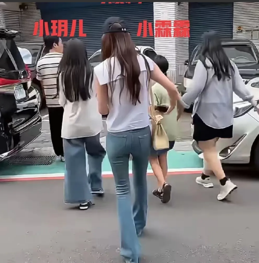 咱就事论事，实话实说，马筱梅无论是外貌还是身材都比不上大S，马筱梅属于五五身材，