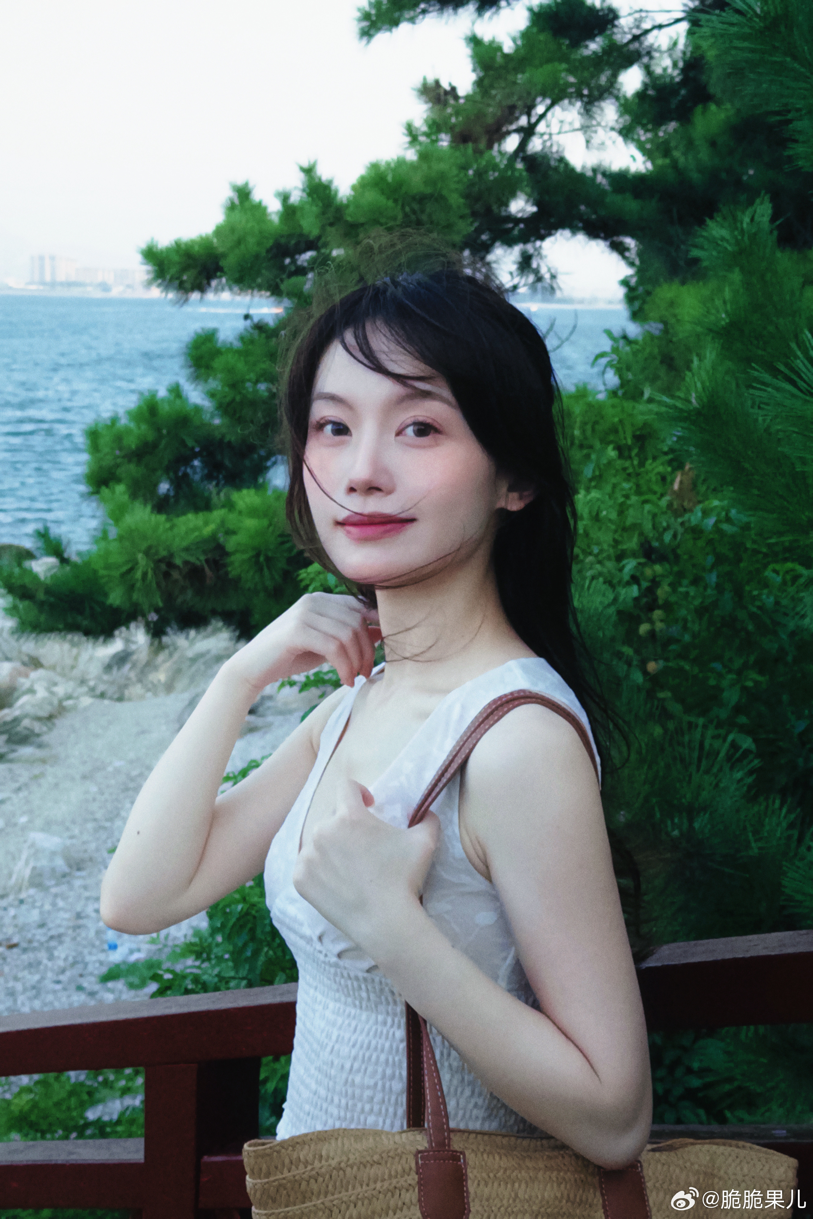 八月假期的海边🏝️被海风吹到凌乱​​​
