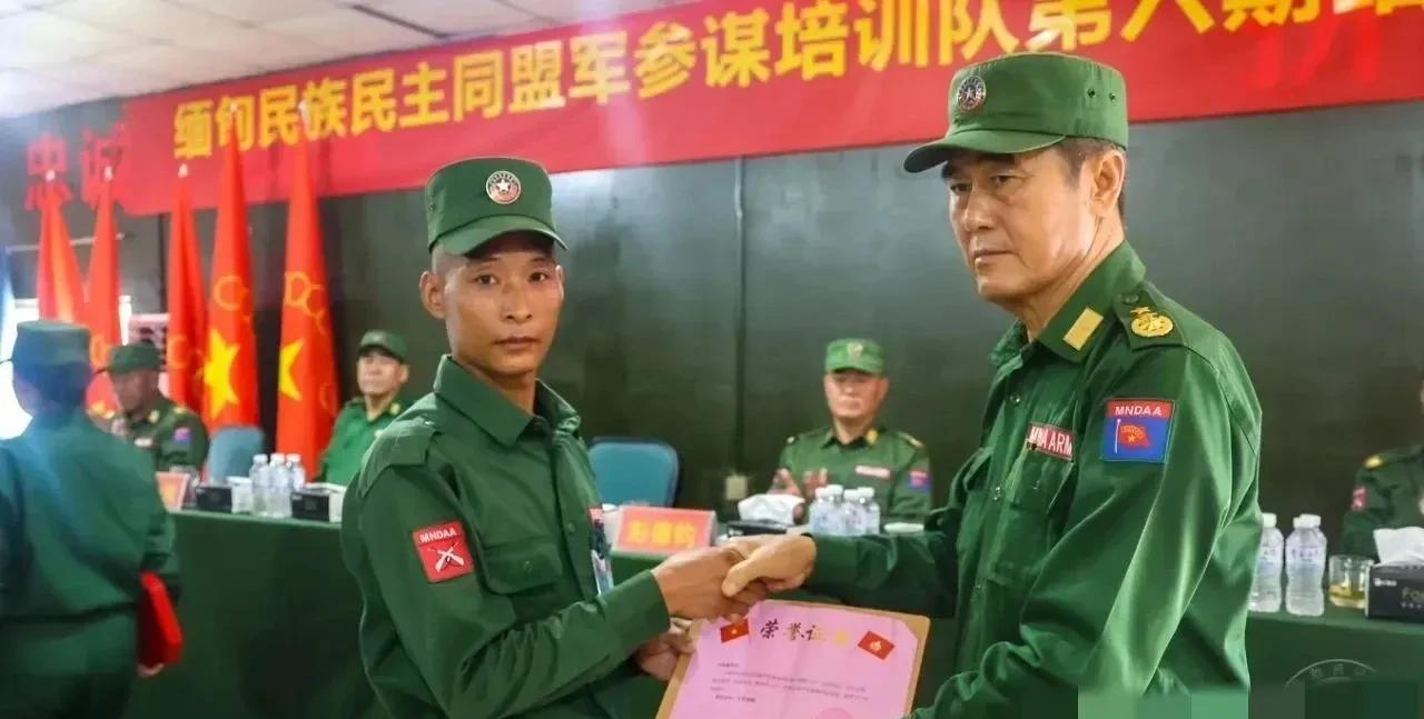缅甸果敢同盟军现在经济和军事二手抓，一手抓经济，一手抓军事。在大力发展经济的同时