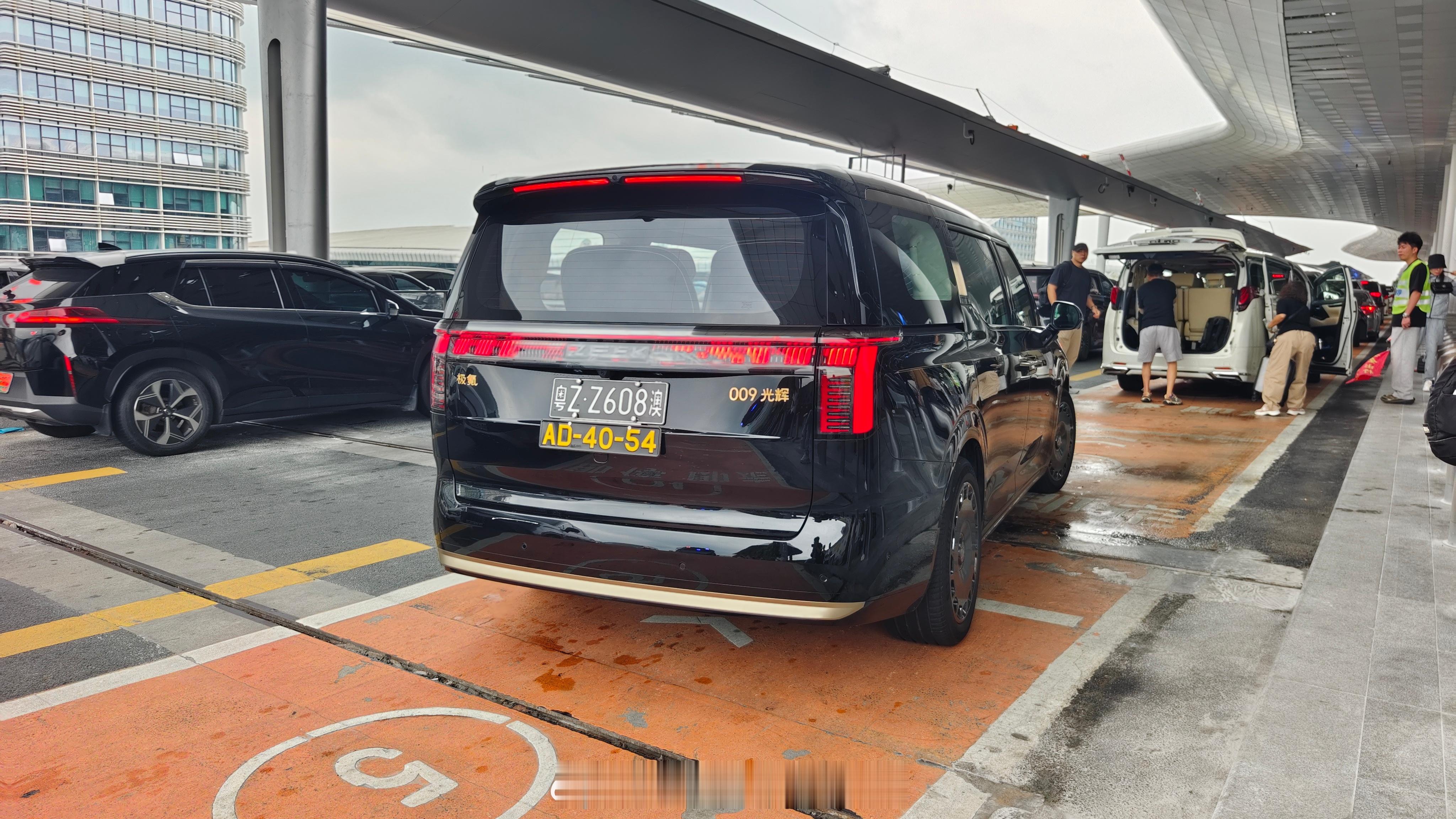 深圳机场送机的车太权威了！