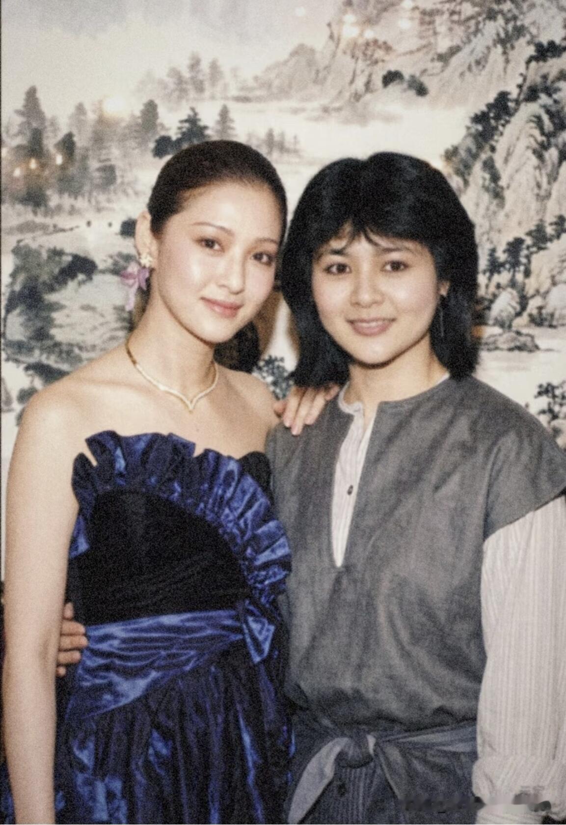 胡因梦不愧是那个年代可以跟林青霞媲美的一个女明星，她的颜值好高，五官精致，脸蛋耐