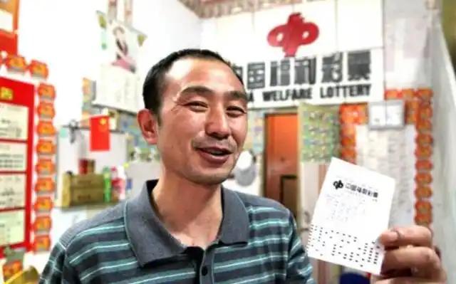 你有没有想过，为什么明明知道中奖概率低得离谱，却总觉得“下一次就能翻身”？背后是